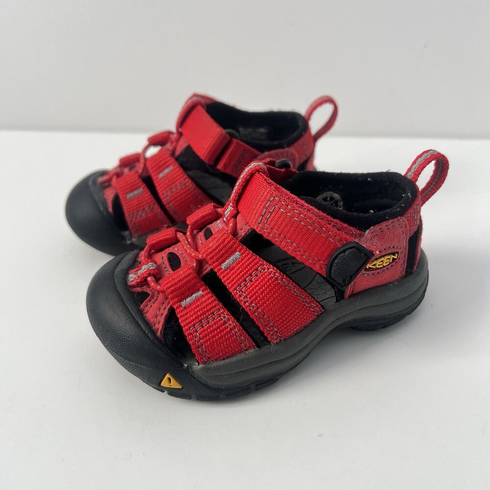 KEEN Newport H2 Red Black Closed Toe Walking Waterproof Baby Toddler Sandals 4